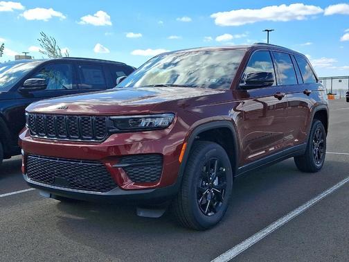 2025 Jeep Grand Cherokee Laredo