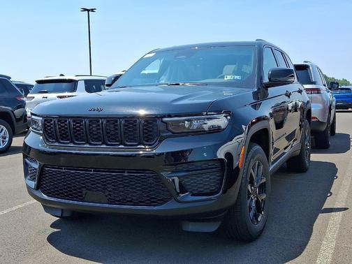 2025 Jeep Grand Cherokee Laredo