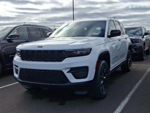 2025 Jeep Grand Cherokee Laredo