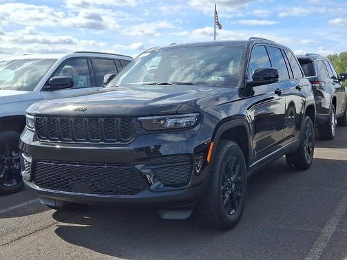 2025 Jeep Grand Cherokee Laredo