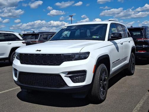 2025 Jeep Grand Cherokee Laredo