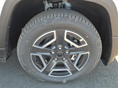 2026 Jeep Cherokee LAREDO/LIMITED