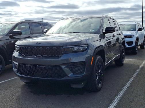 2025 Jeep Grand Cherokee Laredo
