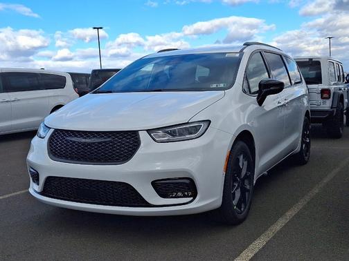 2026 Chrysler Pacifica Select AWD