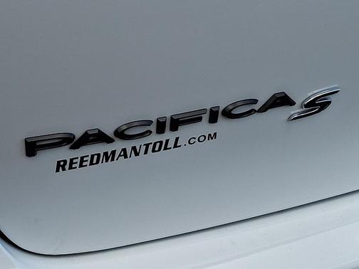 2026 Chrysler Pacifica Select AWD