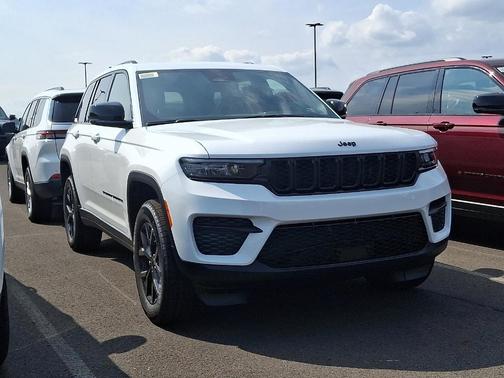 2025 Jeep Grand Cherokee Laredo