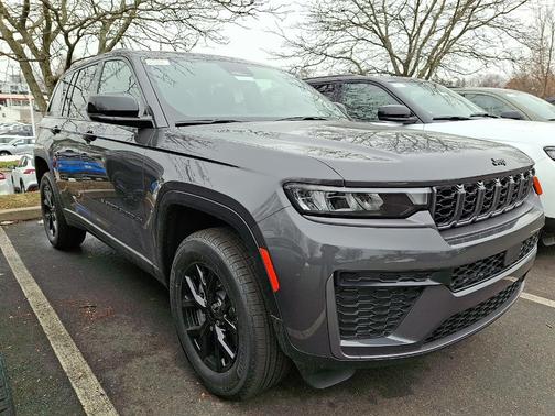 Metallic 2026 Jeep Grand Cherokee Altitude 4x4