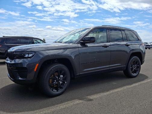 2025 Jeep Grand Cherokee Laredo