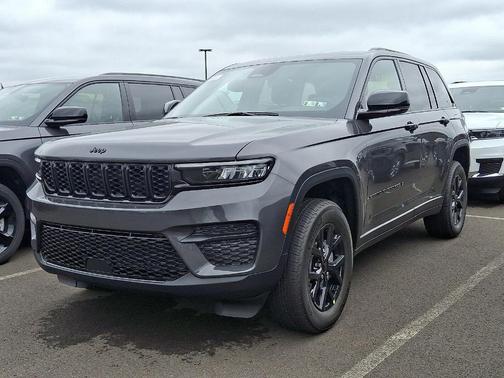 2025 Jeep Grand Cherokee Laredo