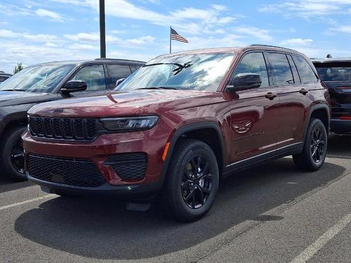 2025 Jeep Grand Cherokee Laredo