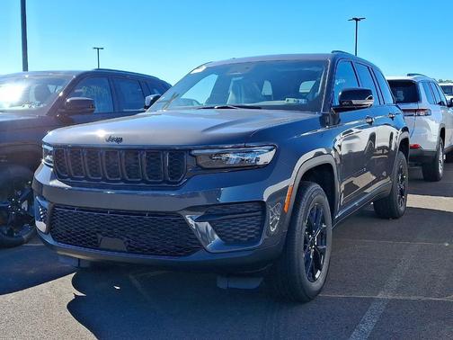 2025 Jeep Grand Cherokee Laredo