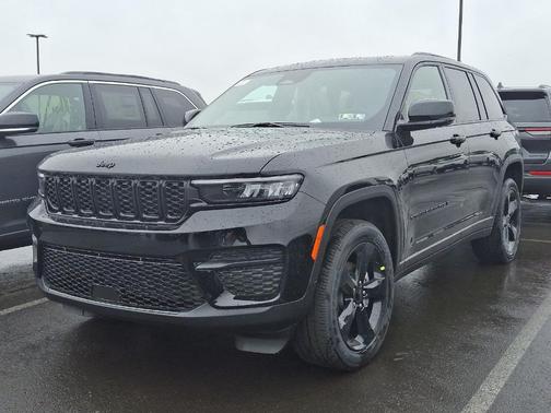 2025 Jeep Grand Cherokee Laredo