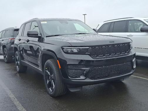 2025 Jeep Grand Cherokee Laredo