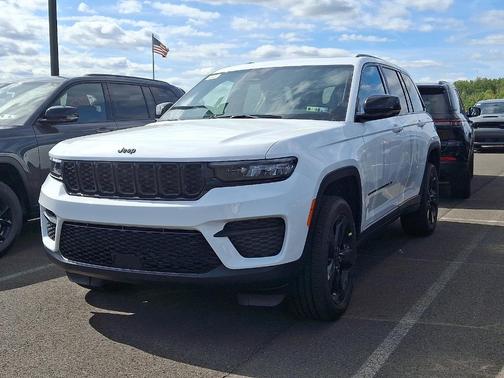 2025 Jeep Grand Cherokee Laredo