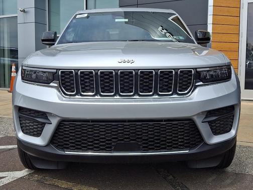Silver Zynith 2026 Jeep Grand Cherokee Altitude 4x4