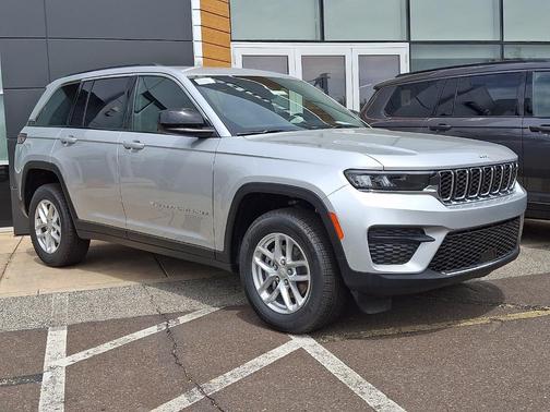 Silver Zynith 2026 Jeep Grand Cherokee Altitude 4x4