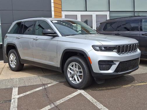 Silver Zynith 2026 Jeep Grand Cherokee Altitude 4x4