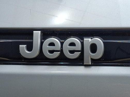 Silver Zynith 2026 Jeep Grand Cherokee Altitude 4x4