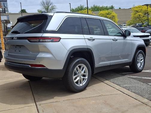 Silver Zynith 2026 Jeep Grand Cherokee Altitude 4x4