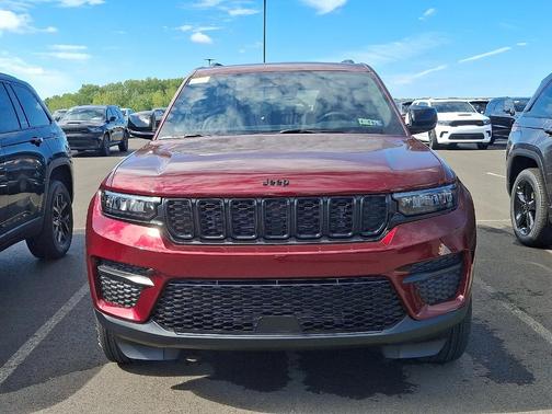 2025 Jeep Grand Cherokee Laredo