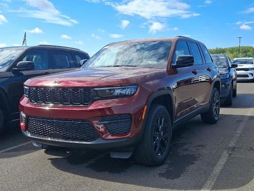 2025 Jeep Grand Cherokee Laredo