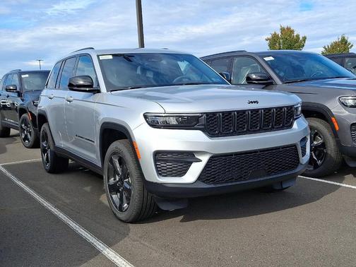 2025 Jeep Grand Cherokee Laredo
