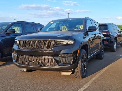 2025 Jeep Grand Cherokee Laredo