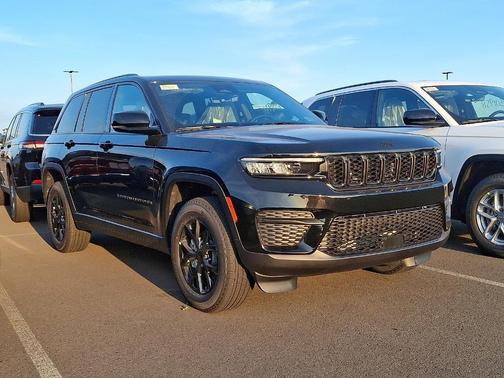 2025 Jeep Grand Cherokee Laredo
