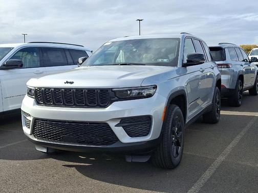 2025 Jeep Grand Cherokee Laredo