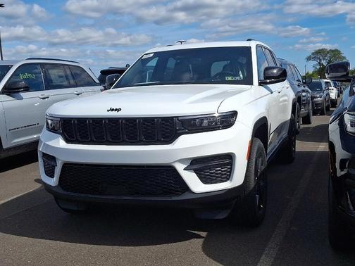 2025 Jeep Grand Cherokee Laredo