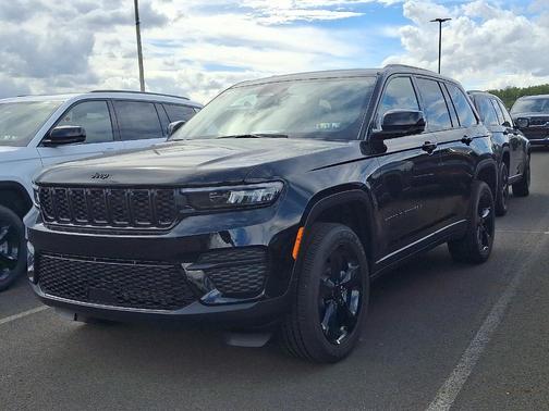 2025 Jeep Grand Cherokee Laredo