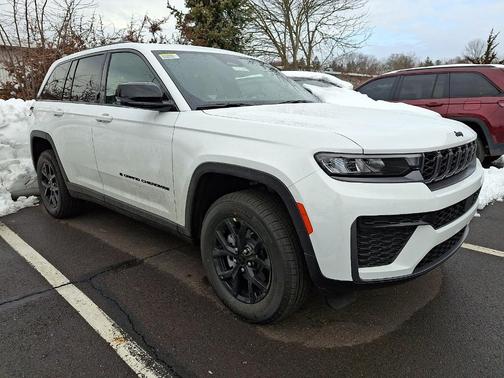Bright White Clearcoat 2026 Jeep Grand Cherokee Altitude 4x4
