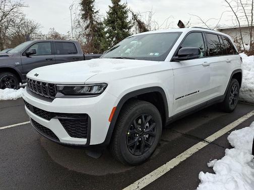 Bright White Clearcoat 2026 Jeep Grand Cherokee Altitude 4x4