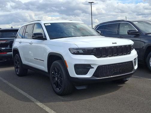 2025 Jeep Grand Cherokee Laredo