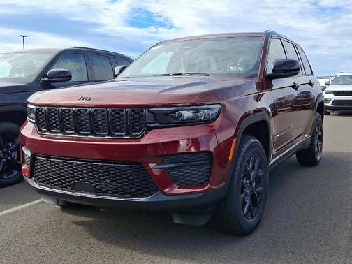 2025 Jeep Grand Cherokee Laredo