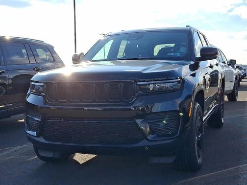 2025 Jeep Grand Cherokee Laredo