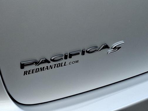 2026 Chrysler Pacifica Select AWD