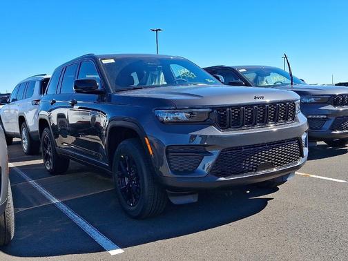 2025 Jeep Grand Cherokee Laredo