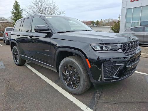 Diamond Black 2026 Jeep Grand Cherokee Altitude 4x4