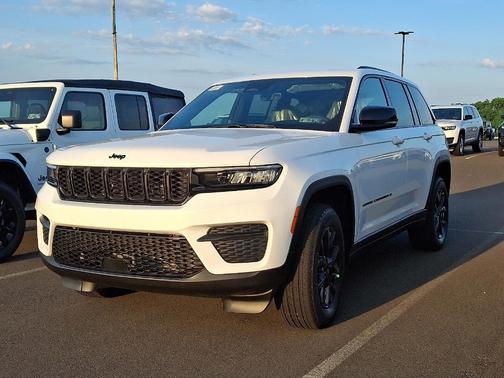 2025 Jeep Grand Cherokee Laredo