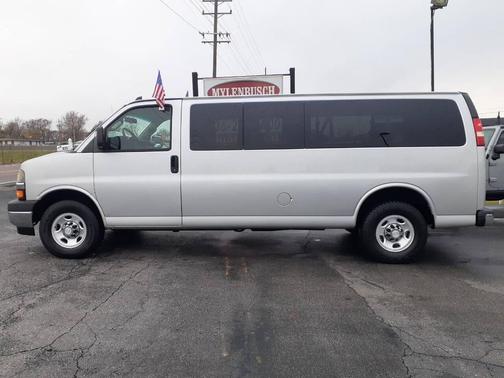 2017 Chevrolet Express 3500 LT