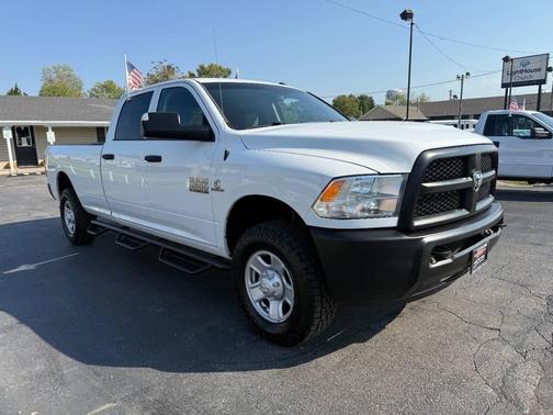 2017 RAM 3500 Tradesman 4x4 4dr Crew Cab 8 ft. LB SRW Pickup