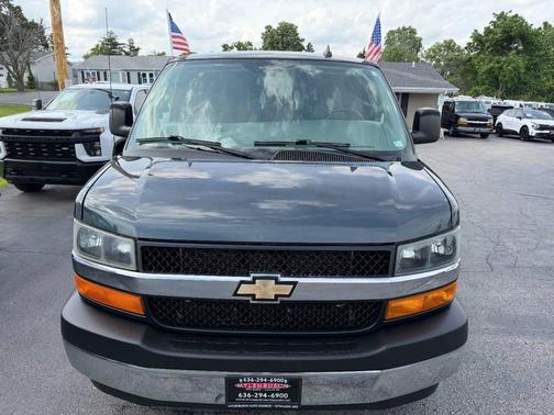 Woodland Green 2017 Chevrolet Express 3500 LT