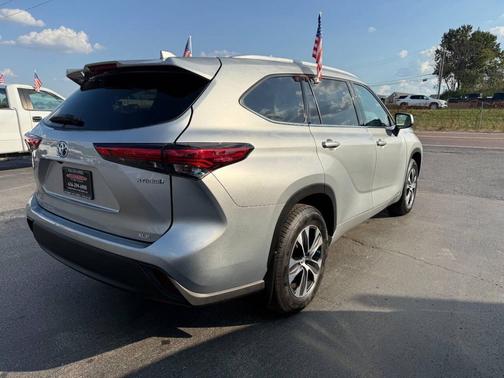 2022 Toyota Highlander Hybrid XLE