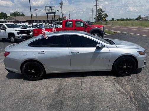 Silver 2019 Chevrolet Malibu LT