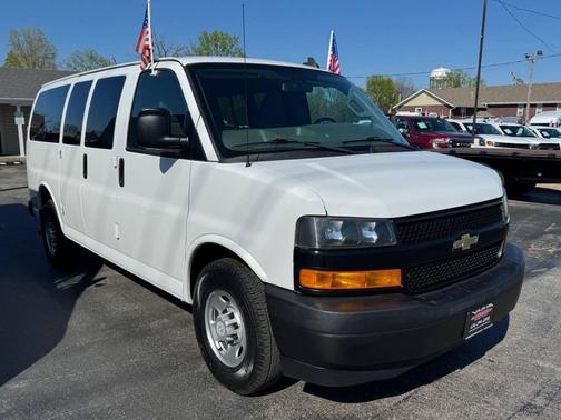 Summit White 2018 Chevrolet Express 2500 LS
