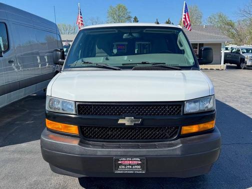 Summit White 2018 Chevrolet Express 2500 LS