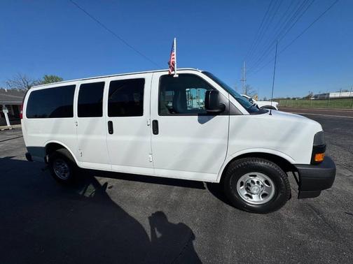 Summit White 2018 Chevrolet Express 2500 LS