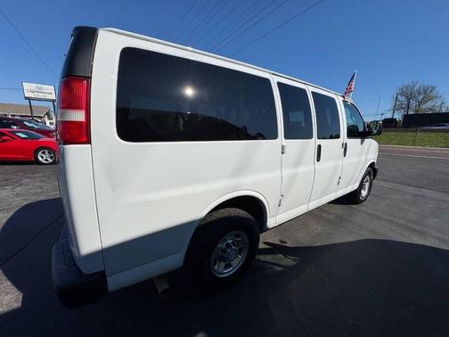 Summit White 2018 Chevrolet Express 2500 LS