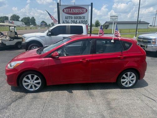 Red 2014 Hyundai Accent SE